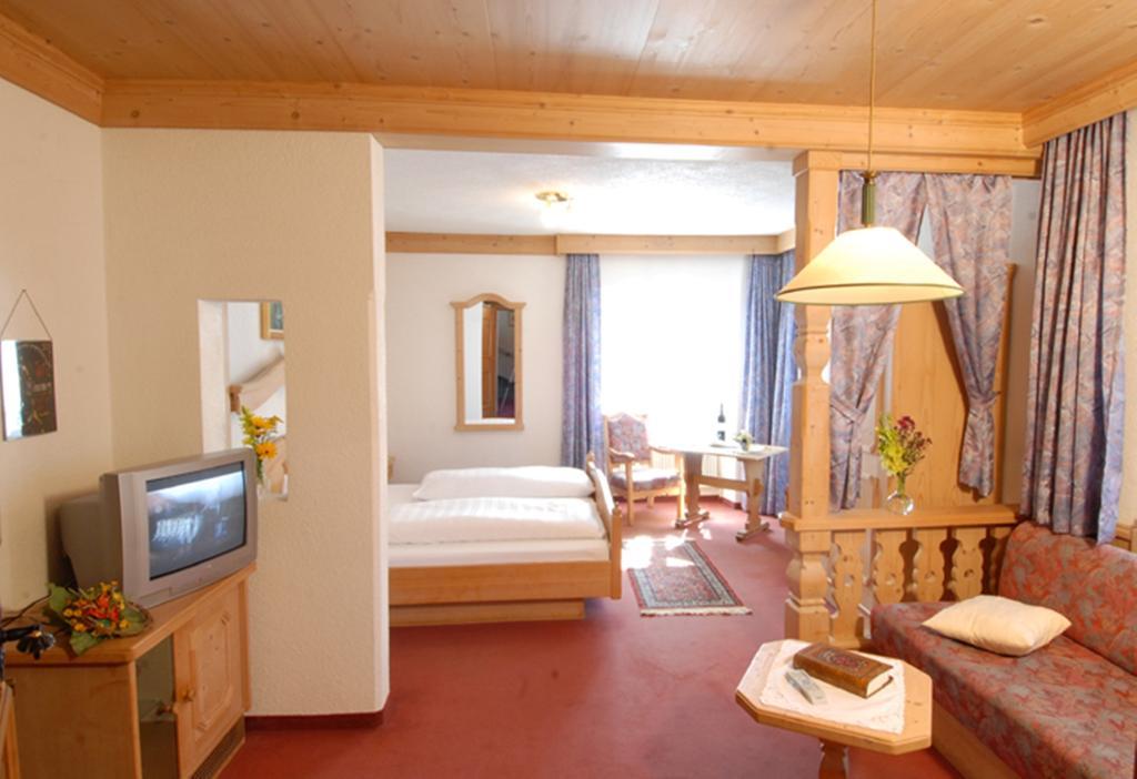 נאודרס Gasthof Zum Goldenen Loewen חדר תמונה