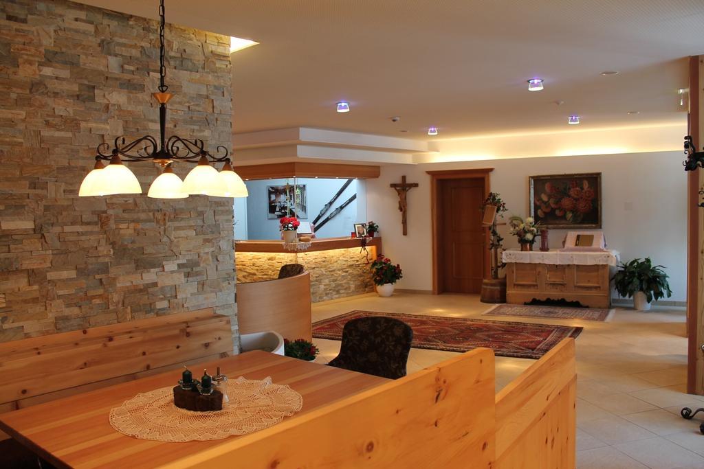 נאודרס Gasthof Zum Goldenen Loewen מראה חיצוני תמונה