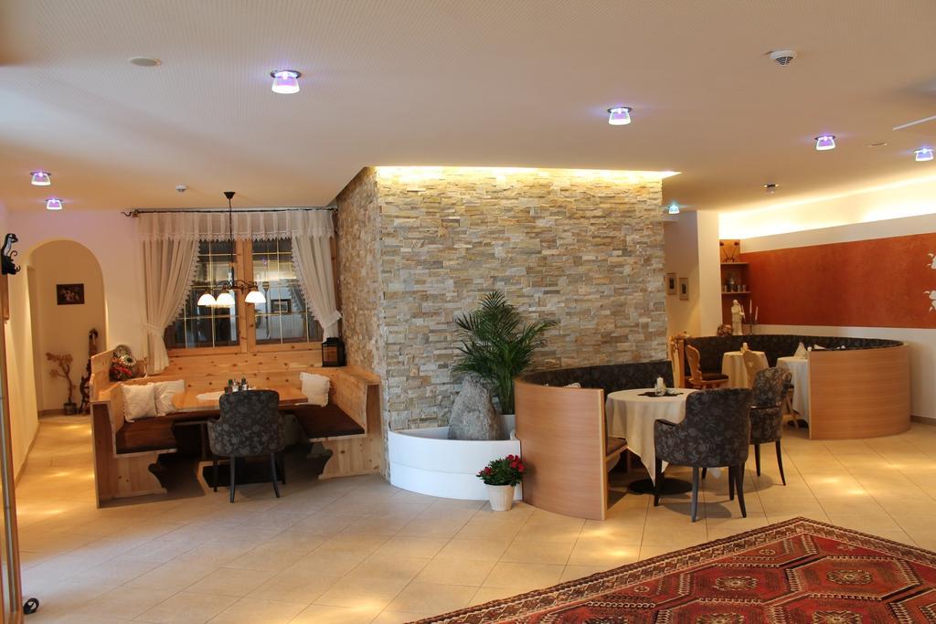 נאודרס Gasthof Zum Goldenen Loewen מראה חיצוני תמונה