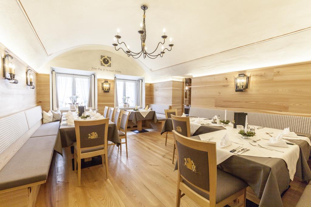 נאודרס Gasthof Zum Goldenen Loewen מראה חיצוני תמונה