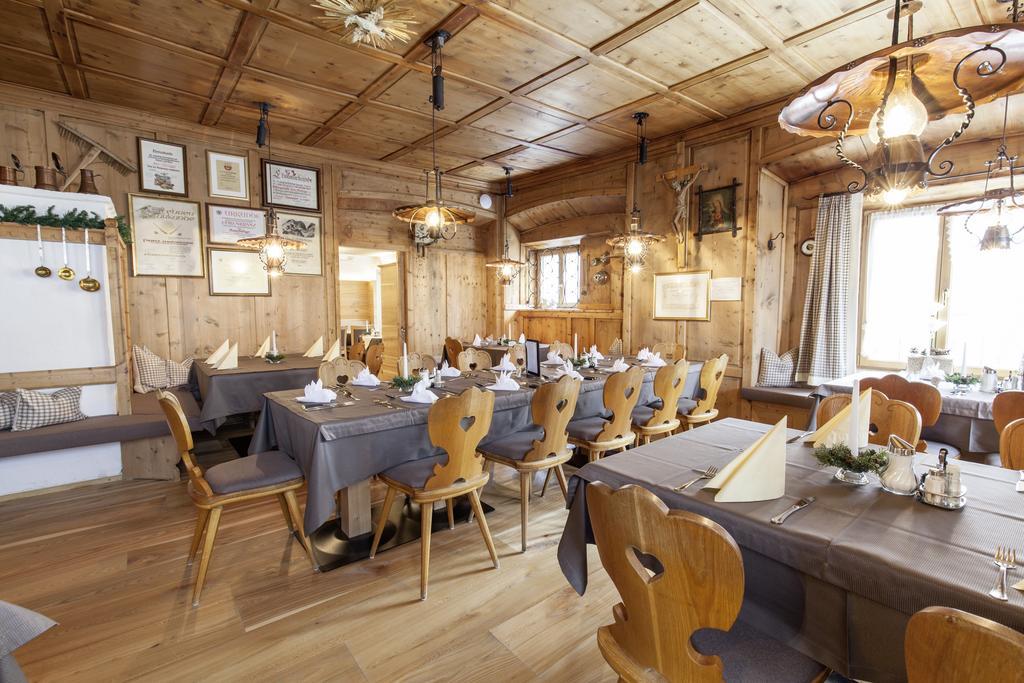 נאודרס Gasthof Zum Goldenen Loewen מראה חיצוני תמונה