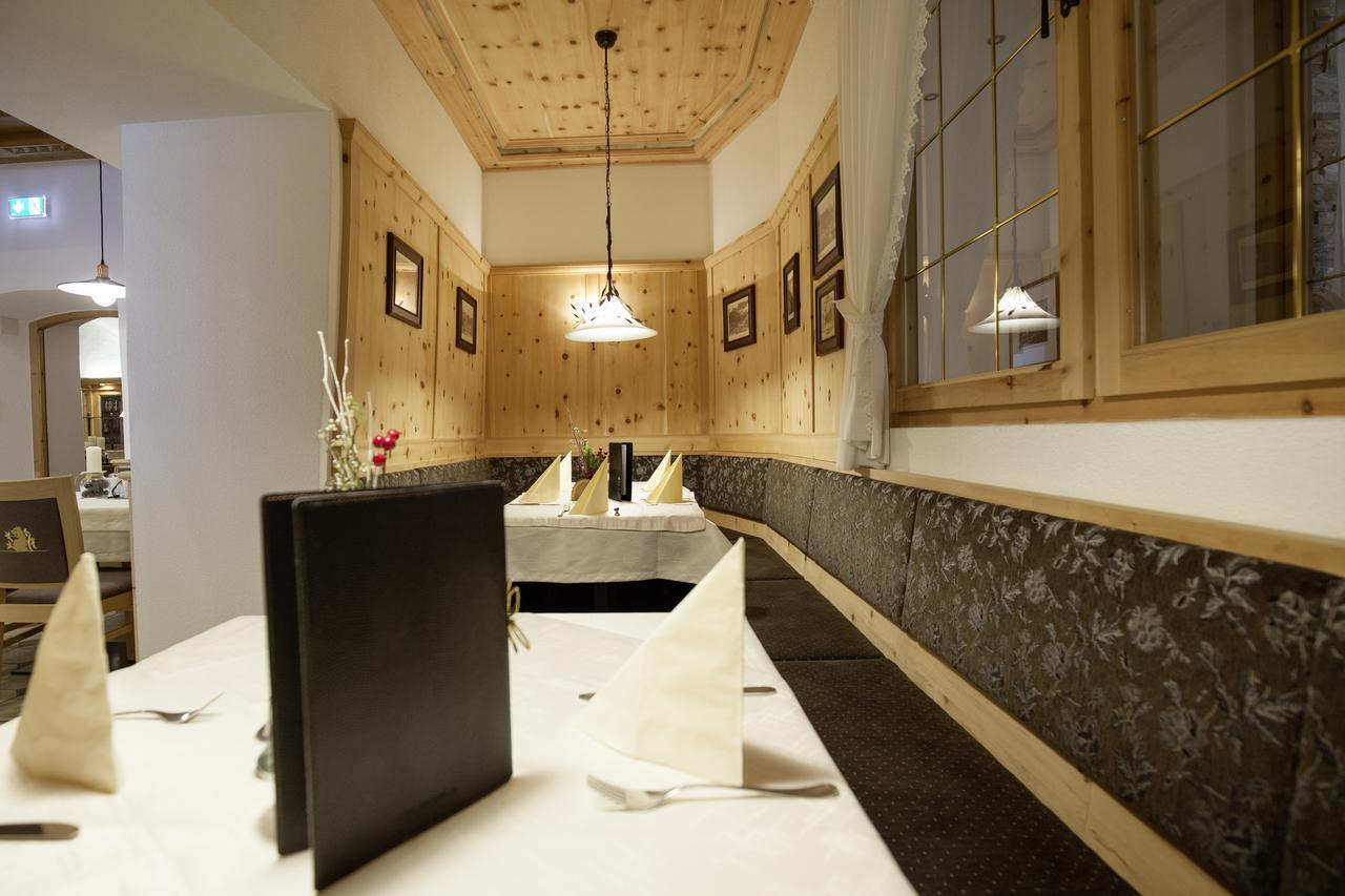 נאודרס Gasthof Zum Goldenen Loewen מראה חיצוני תמונה