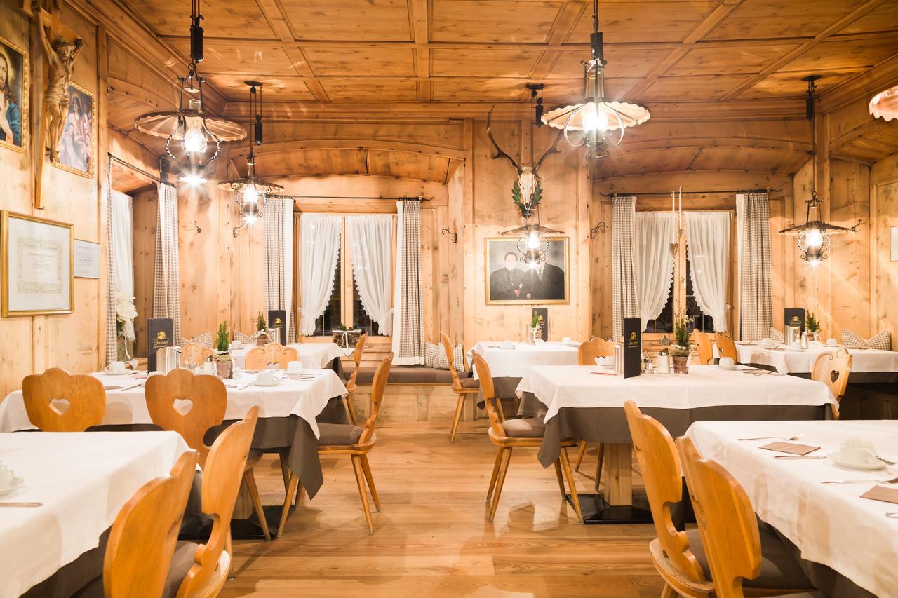נאודרס Gasthof Zum Goldenen Loewen מראה חיצוני תמונה